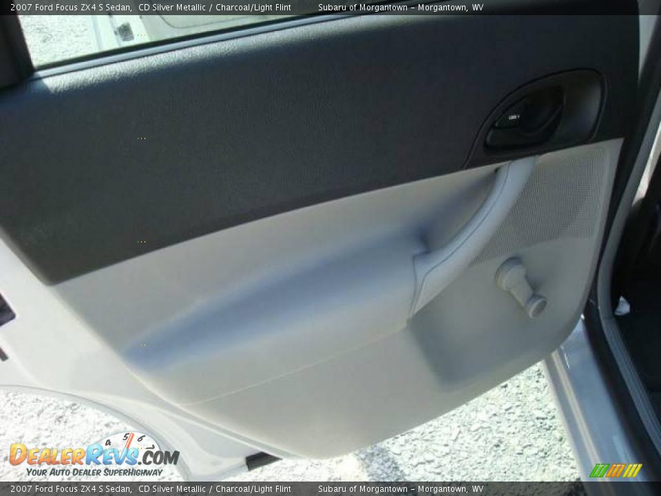 2007 Ford Focus ZX4 S Sedan CD Silver Metallic / Charcoal/Light Flint Photo #13