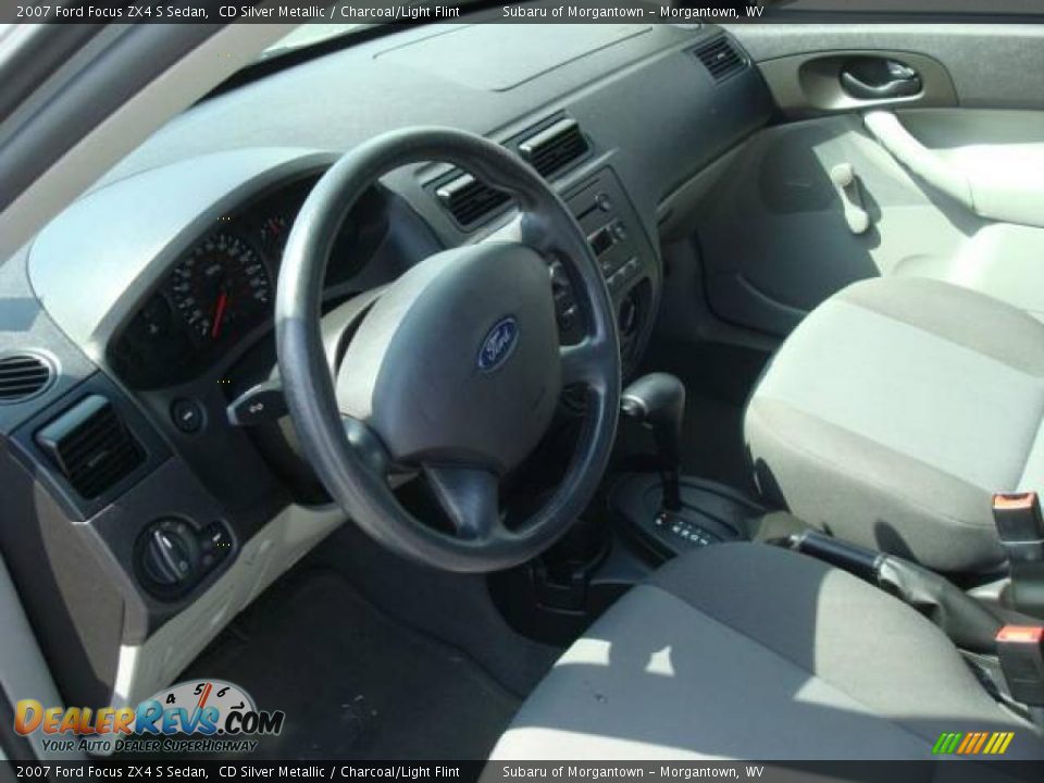 2007 Ford Focus ZX4 S Sedan CD Silver Metallic / Charcoal/Light Flint Photo #15