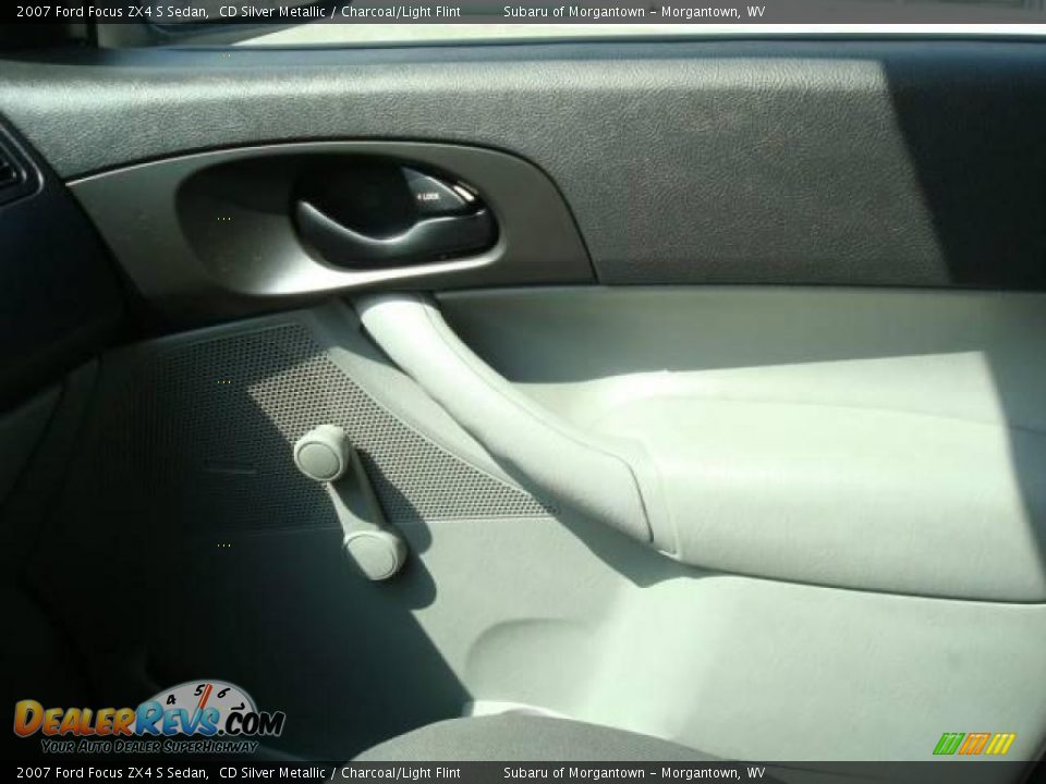 2007 Ford Focus ZX4 S Sedan CD Silver Metallic / Charcoal/Light Flint Photo #17