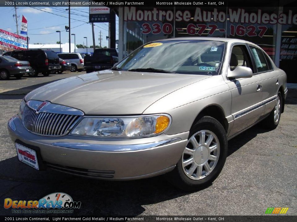 2001 Lincoln Continental Light Parchment Gold Metallic / Medium Parchment Photo #1