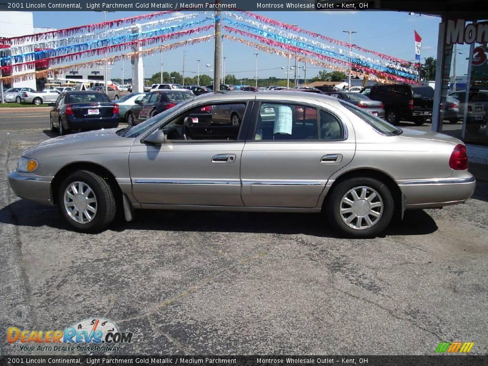 2001 Lincoln Continental Light Parchment Gold Metallic / Medium Parchment Photo #2
