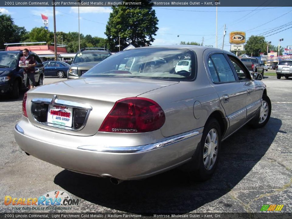 2001 Lincoln Continental Light Parchment Gold Metallic / Medium Parchment Photo #5