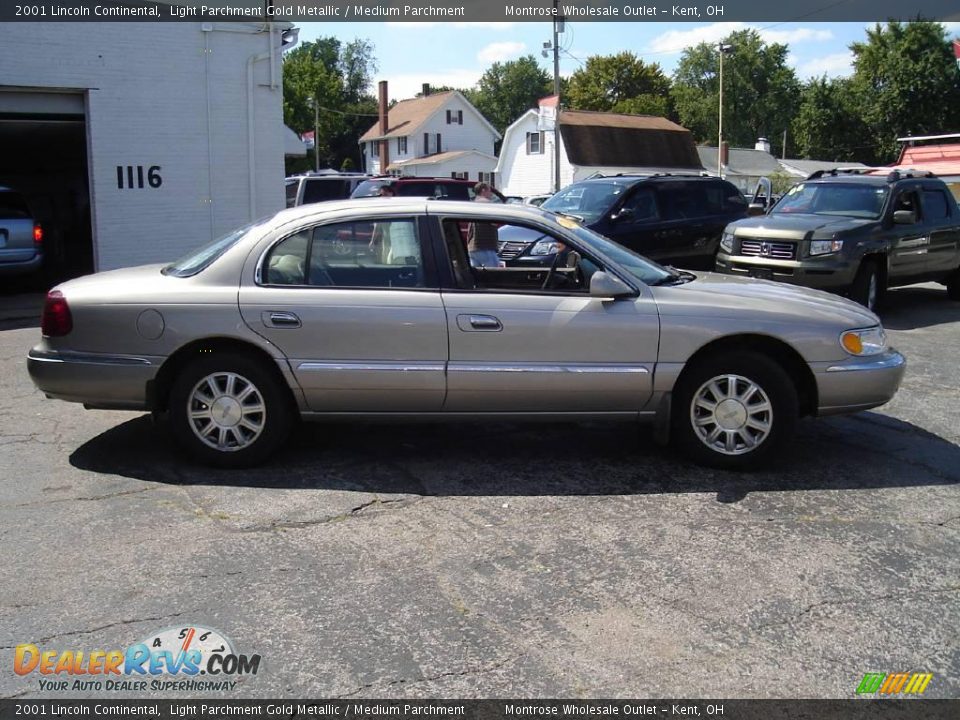 2001 Lincoln Continental Light Parchment Gold Metallic / Medium Parchment Photo #6