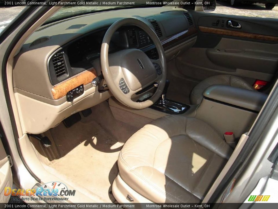 2001 Lincoln Continental Light Parchment Gold Metallic / Medium Parchment Photo #26