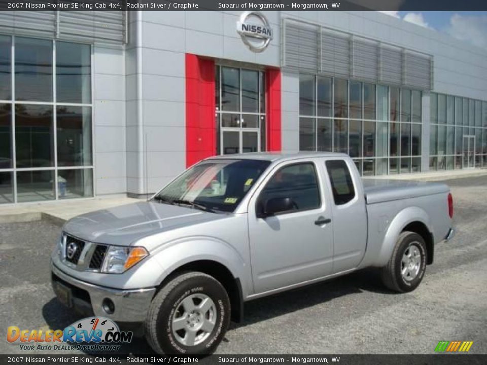 2007 Nissan Frontier SE King Cab 4x4 Radiant Silver / Graphite Photo #1