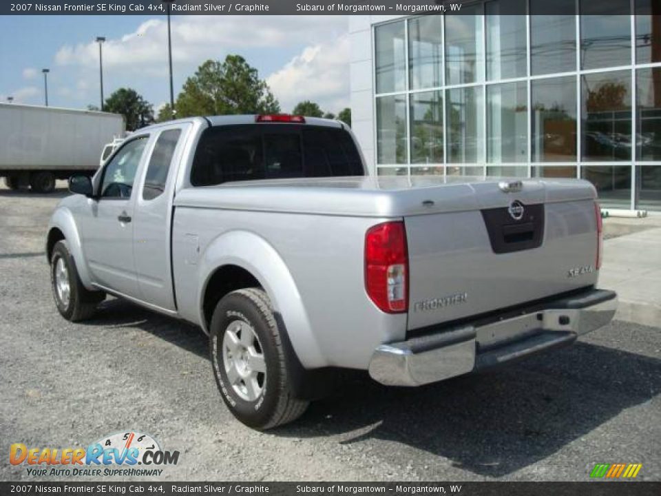 2007 Nissan Frontier SE King Cab 4x4 Radiant Silver / Graphite Photo #3