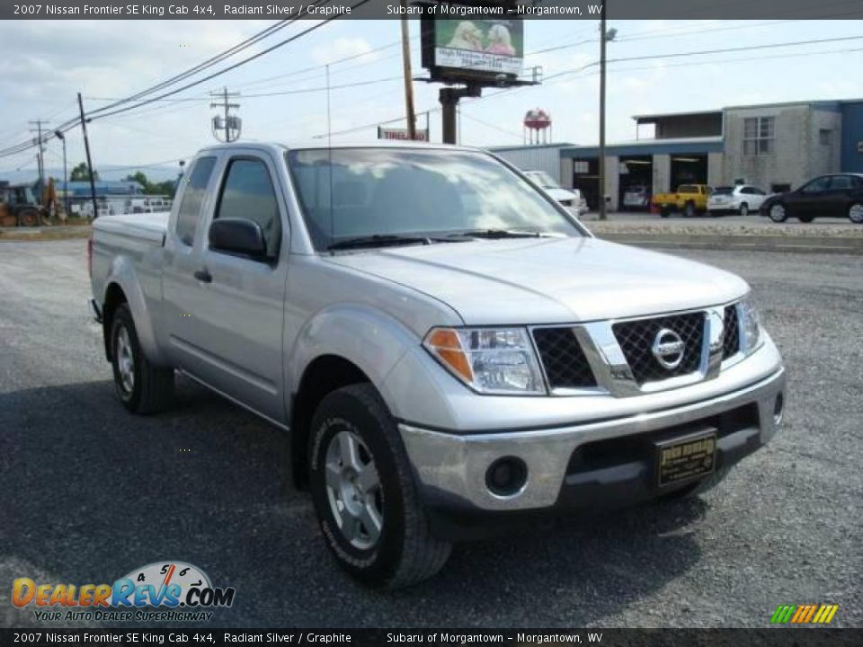 2007 Nissan Frontier SE King Cab 4x4 Radiant Silver / Graphite Photo #7