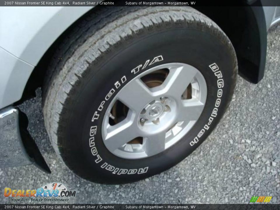 2007 Nissan Frontier SE King Cab 4x4 Radiant Silver / Graphite Photo #9