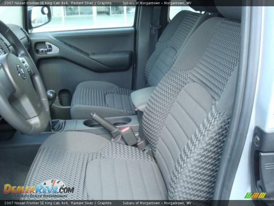 2007 Nissan Frontier SE King Cab 4x4 Radiant Silver / Graphite Photo #10