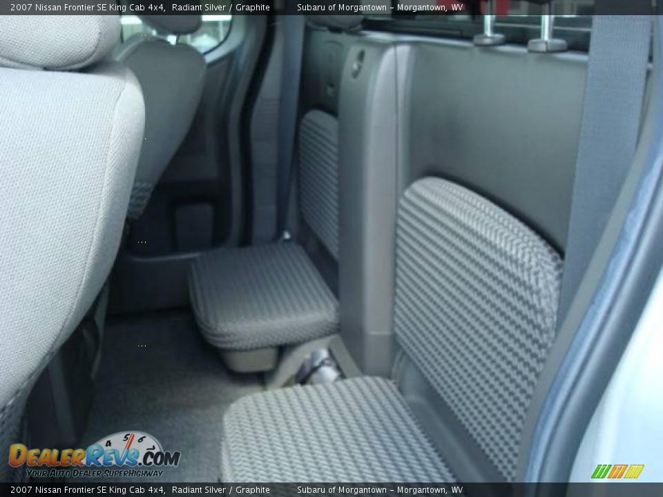 2007 Nissan Frontier SE King Cab 4x4 Radiant Silver / Graphite Photo #11