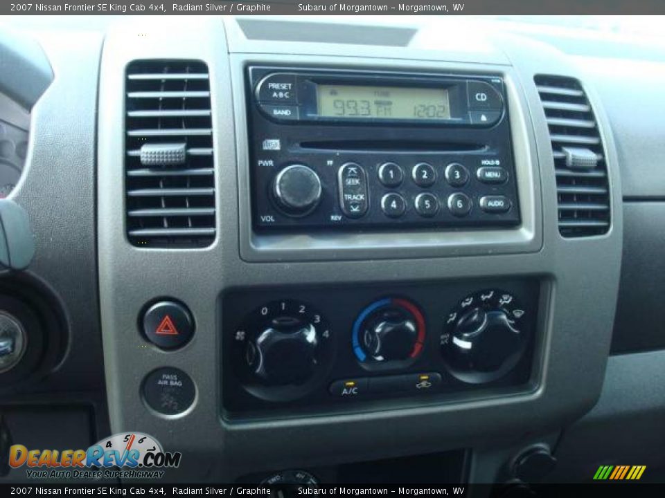 2007 Nissan Frontier SE King Cab 4x4 Radiant Silver / Graphite Photo #18