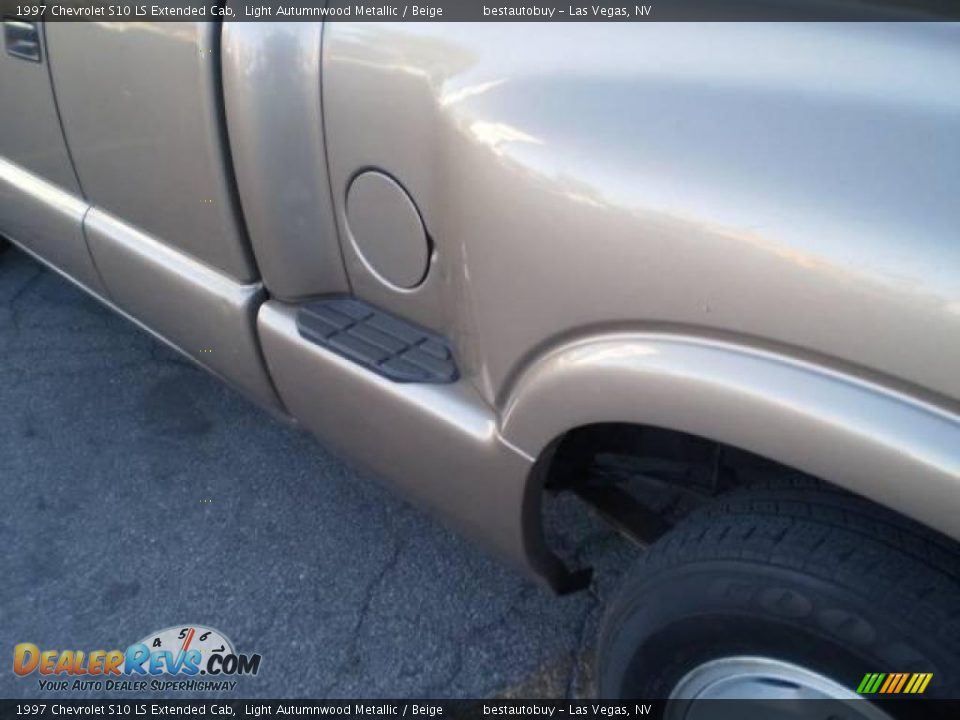 1997 Chevrolet S10 LS Extended Cab Light Autumnwood Metallic / Beige Photo #10
