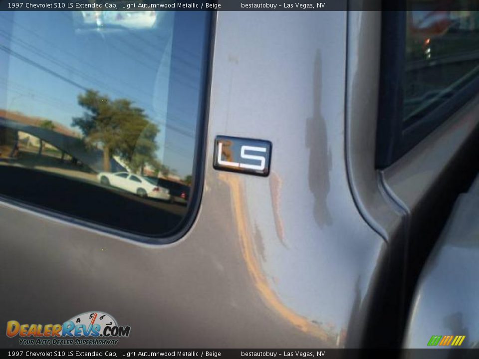 1997 Chevrolet S10 LS Extended Cab Light Autumnwood Metallic / Beige Photo #11