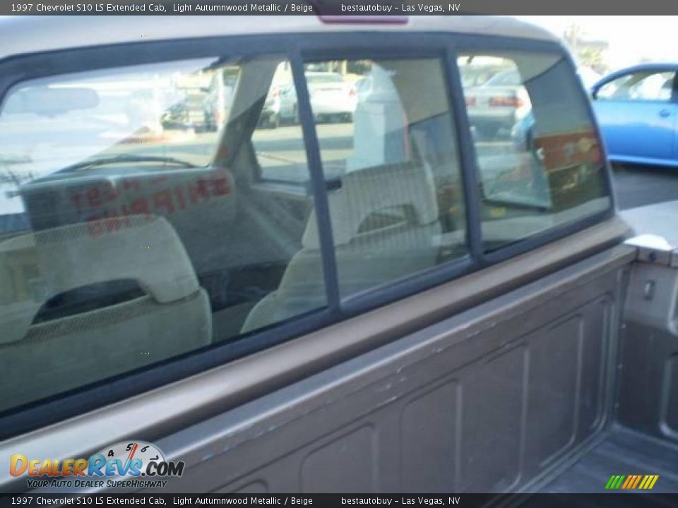 1997 Chevrolet S10 LS Extended Cab Light Autumnwood Metallic / Beige Photo #12