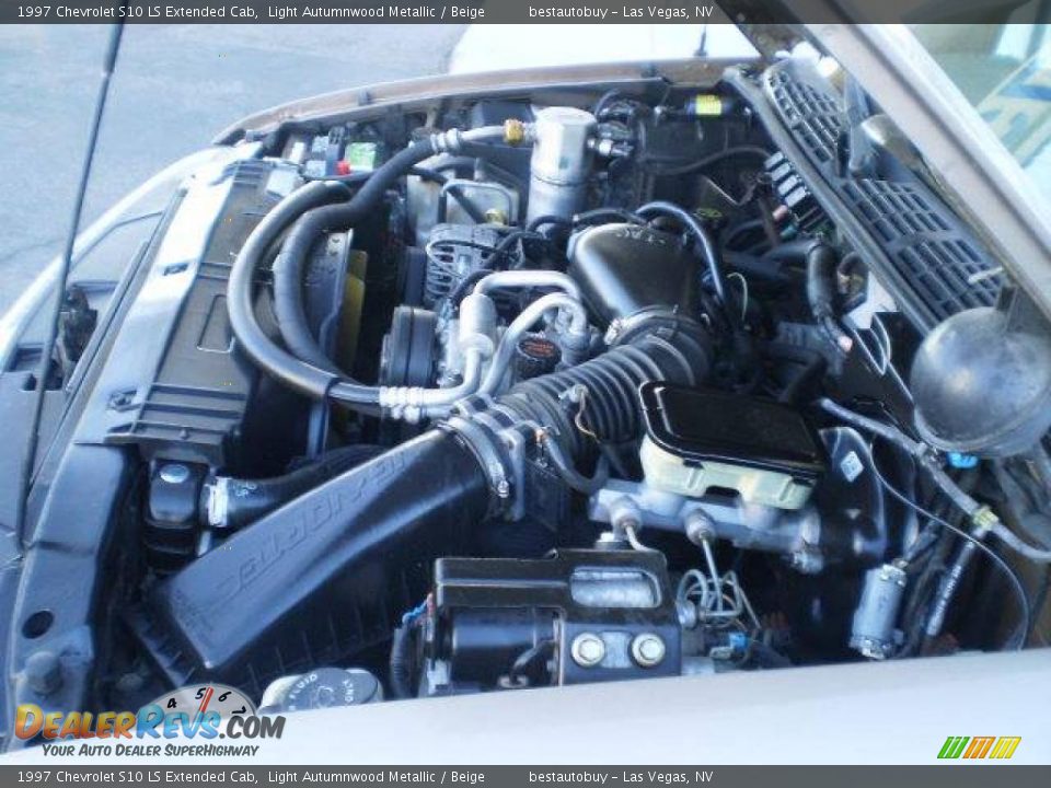 1997 Chevrolet S10 LS Extended Cab Light Autumnwood Metallic / Beige Photo #21