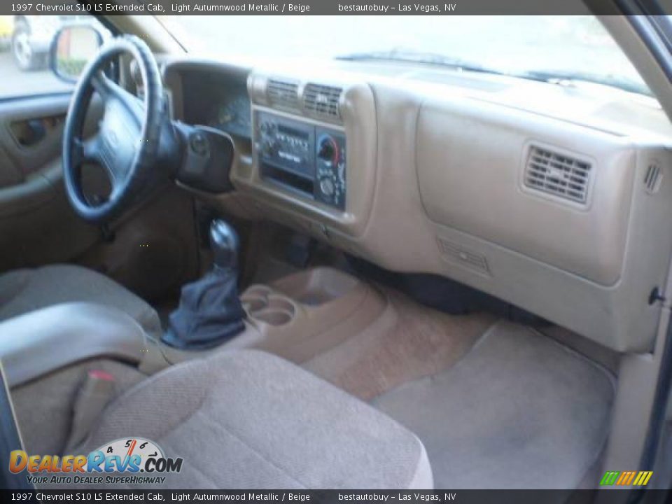 1997 Chevrolet S10 LS Extended Cab Light Autumnwood Metallic / Beige Photo #29