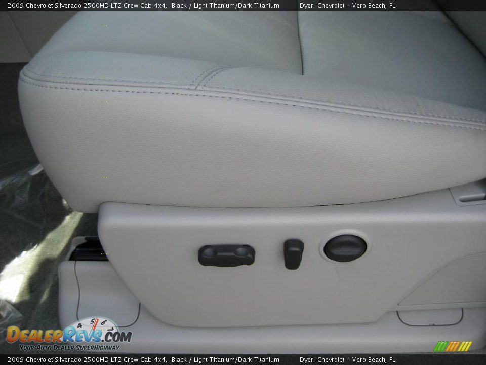 2009 Chevrolet Silverado 2500HD LTZ Crew Cab 4x4 Black / Light Titanium/Dark Titanium Photo #10