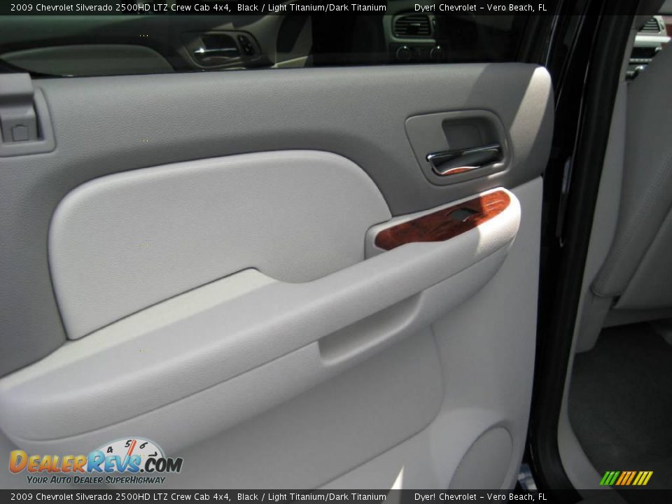 2009 Chevrolet Silverado 2500HD LTZ Crew Cab 4x4 Black / Light Titanium/Dark Titanium Photo #22
