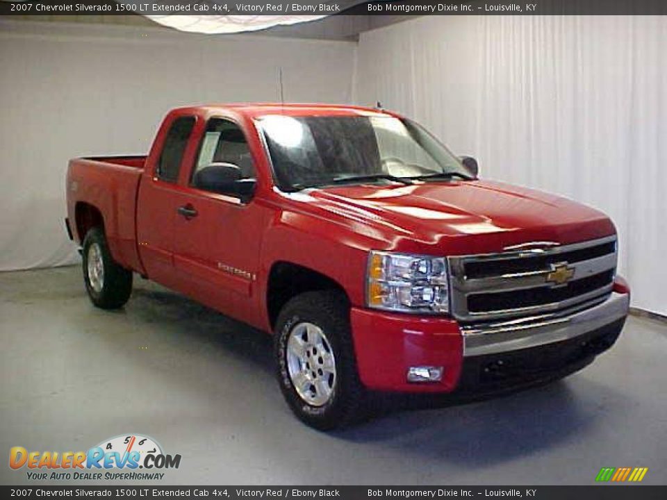 2007 Chevrolet Silverado 1500 LT Extended Cab 4x4 Victory Red / Ebony Black Photo #1