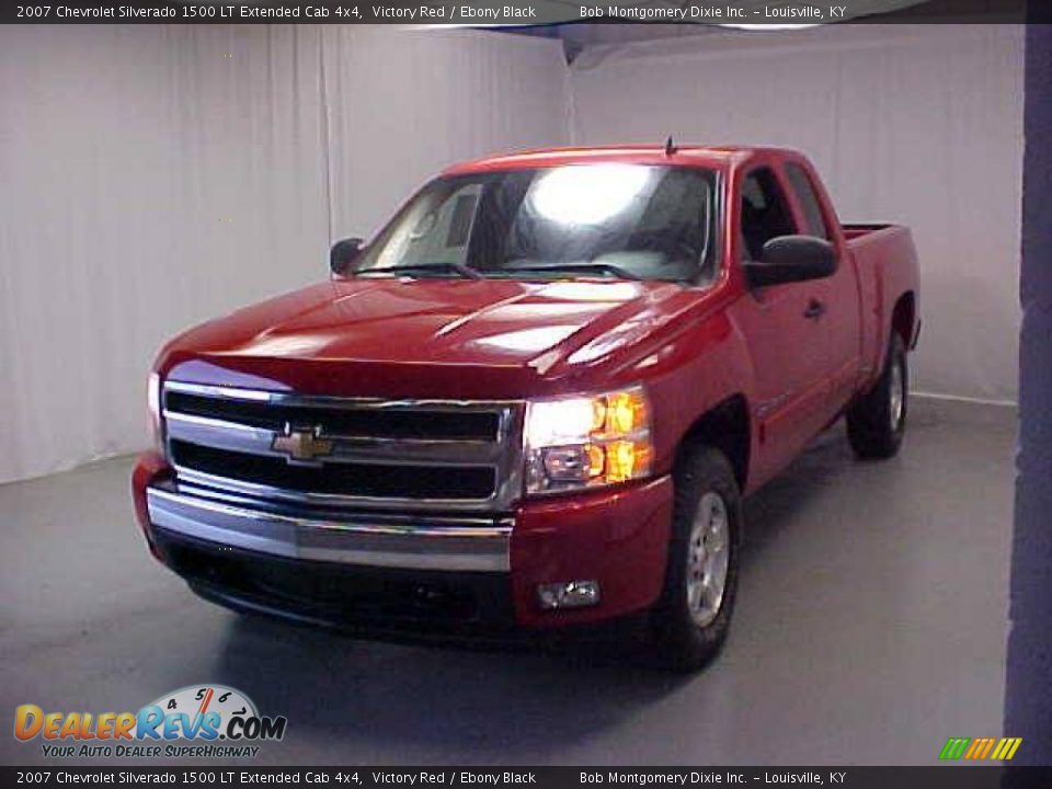 2007 Chevrolet Silverado 1500 LT Extended Cab 4x4 Victory Red / Ebony Black Photo #3