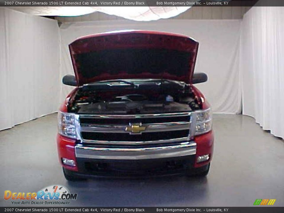 2007 Chevrolet Silverado 1500 LT Extended Cab 4x4 Victory Red / Ebony Black Photo #4