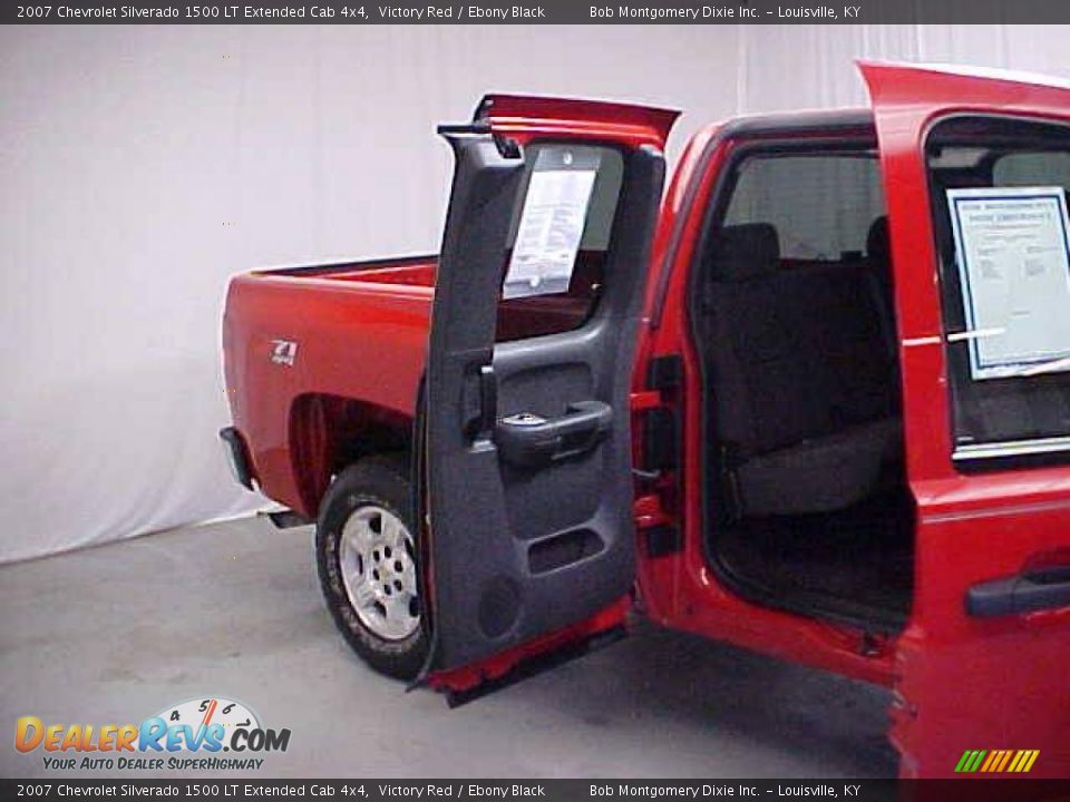 2007 Chevrolet Silverado 1500 LT Extended Cab 4x4 Victory Red / Ebony Black Photo #9