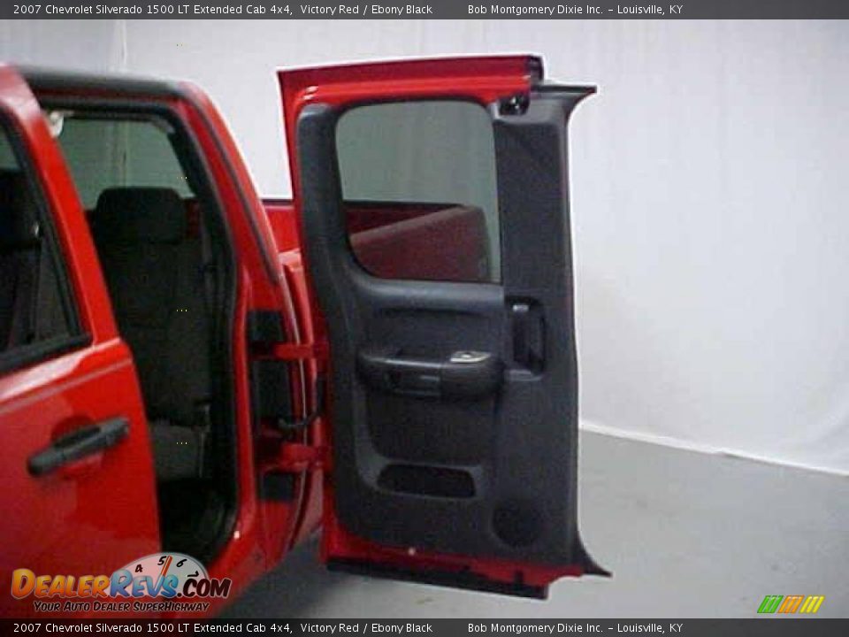 2007 Chevrolet Silverado 1500 LT Extended Cab 4x4 Victory Red / Ebony Black Photo #15
