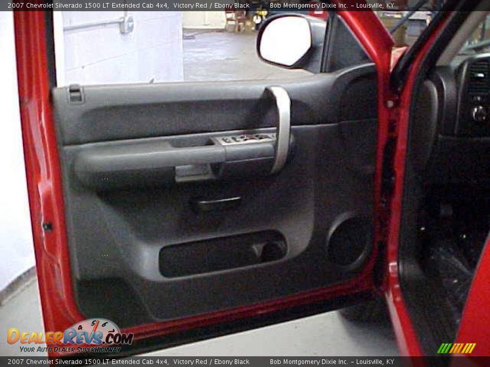 2007 Chevrolet Silverado 1500 LT Extended Cab 4x4 Victory Red / Ebony Black Photo #17