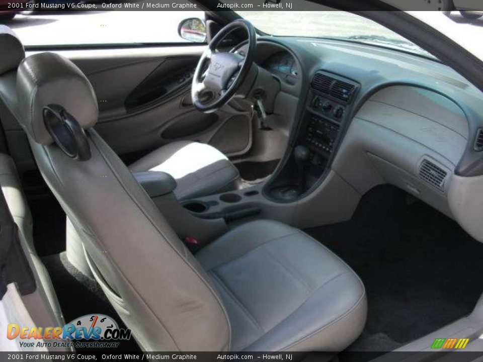 2001 Ford Mustang V6 Coupe Oxford White / Medium Graphite Photo #10