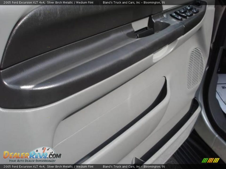 2005 Ford Excursion XLT 4x4 Silver Birch Metallic / Medium Flint Photo #15