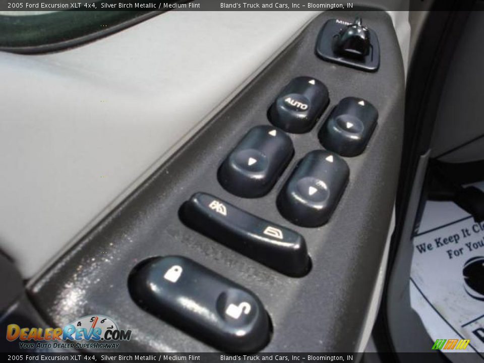 2005 Ford Excursion XLT 4x4 Silver Birch Metallic / Medium Flint Photo #16