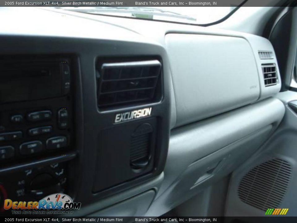 2005 Ford Excursion XLT 4x4 Silver Birch Metallic / Medium Flint Photo #22