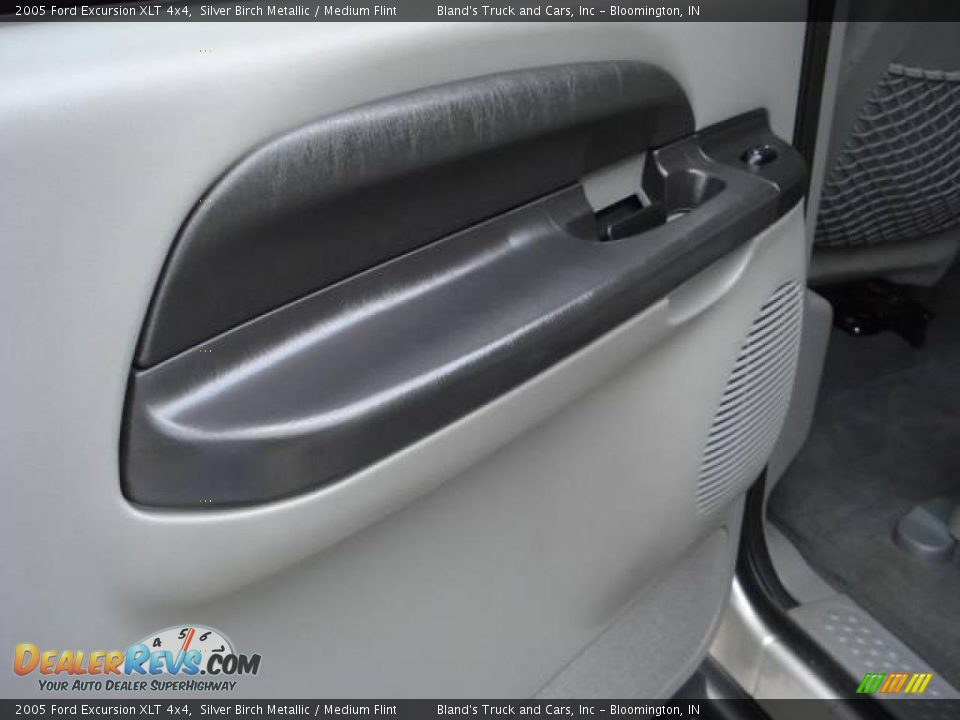2005 Ford Excursion XLT 4x4 Silver Birch Metallic / Medium Flint Photo #24