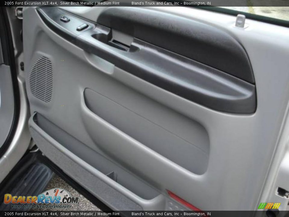 2005 Ford Excursion XLT 4x4 Silver Birch Metallic / Medium Flint Photo #31