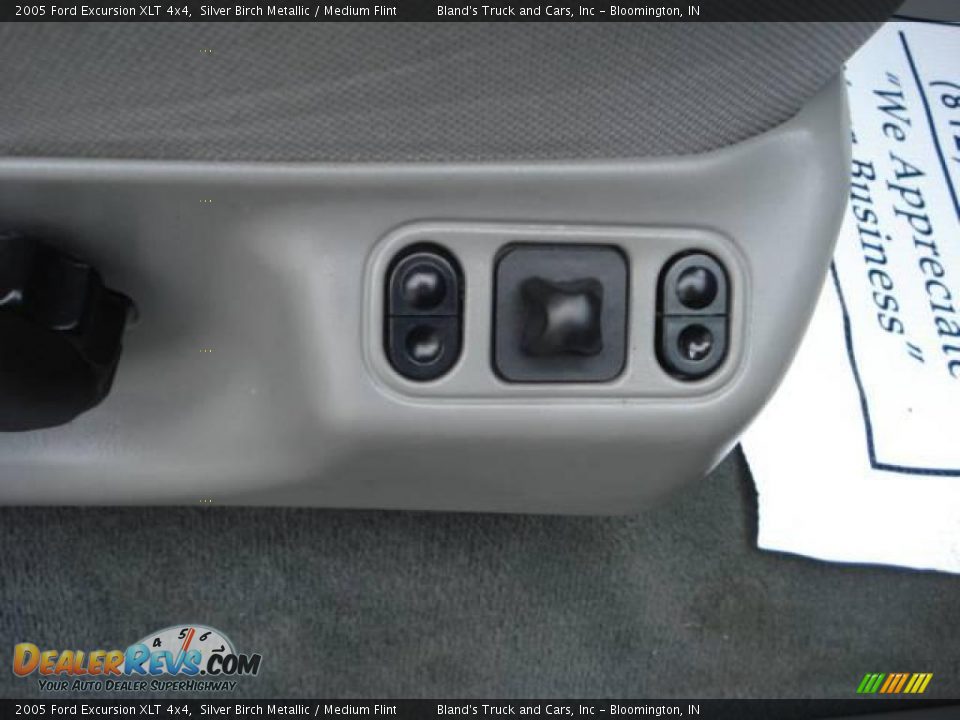 2005 Ford Excursion XLT 4x4 Silver Birch Metallic / Medium Flint Photo #33