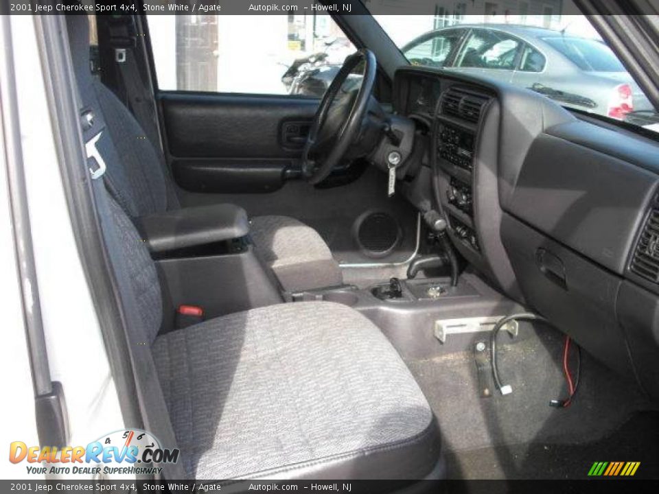 2001 Jeep Cherokee Sport 4x4 Stone White / Agate Photo #10