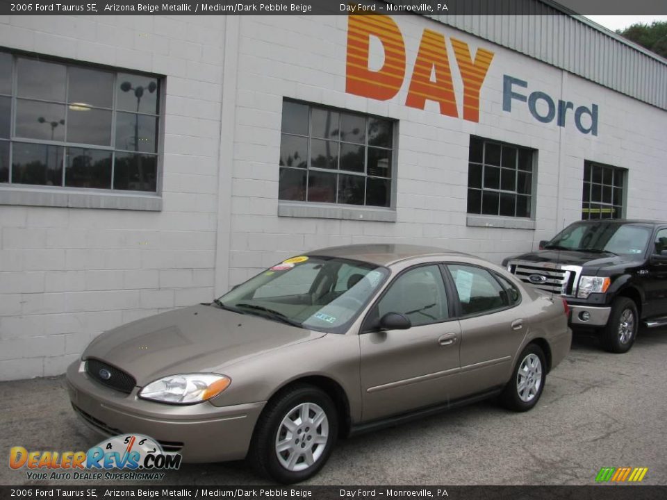 2006 Ford Taurus SE Arizona Beige Metallic / Medium/Dark Pebble Beige Photo #1