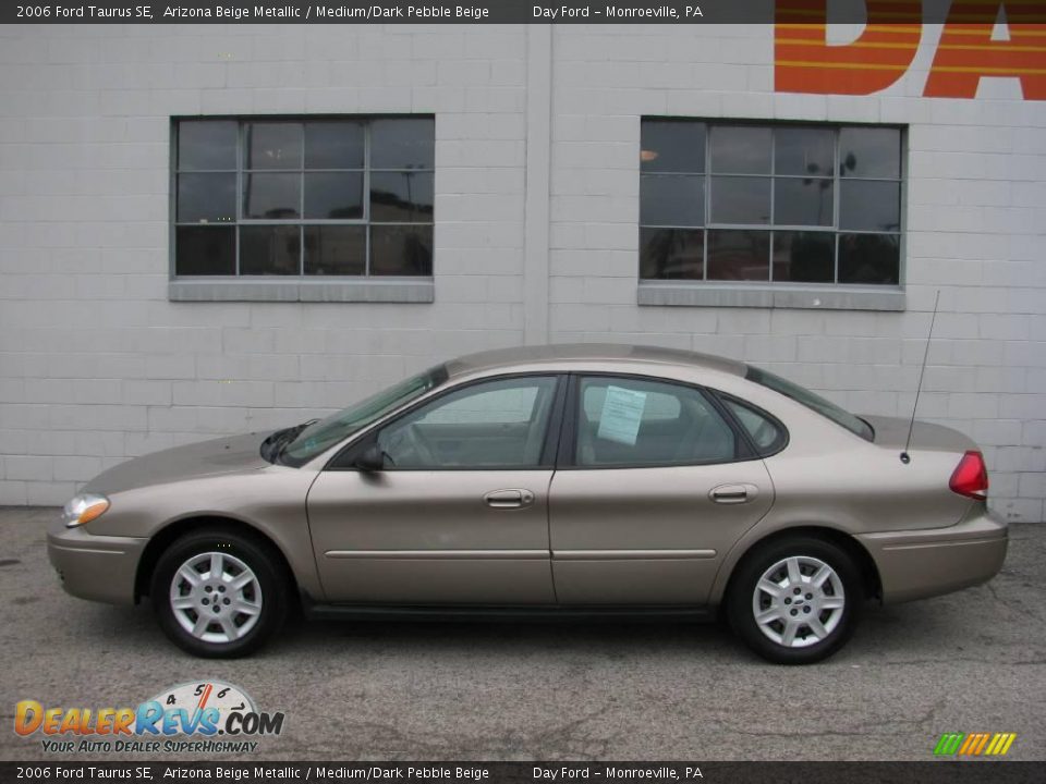 2006 Ford Taurus SE Arizona Beige Metallic / Medium/Dark Pebble Beige Photo #2