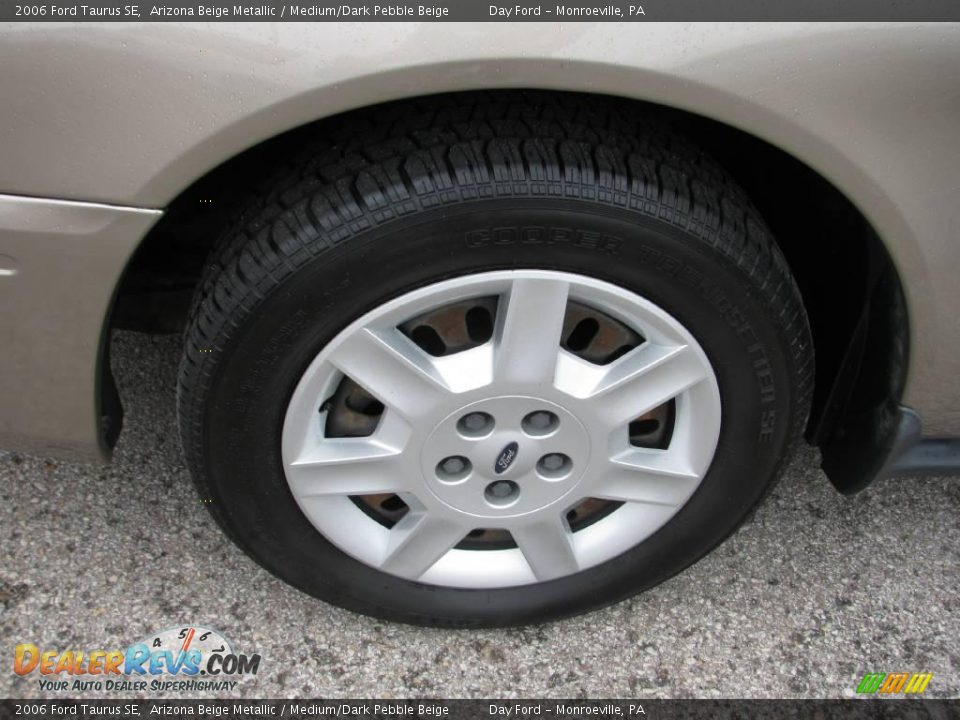 2006 Ford Taurus SE Arizona Beige Metallic / Medium/Dark Pebble Beige Photo #3