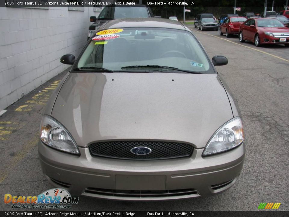 2006 Ford Taurus SE Arizona Beige Metallic / Medium/Dark Pebble Beige Photo #4