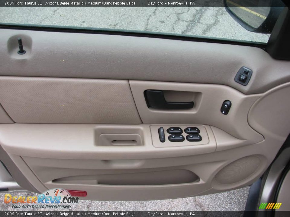 2006 Ford Taurus SE Arizona Beige Metallic / Medium/Dark Pebble Beige Photo #10