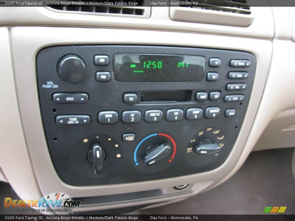 2006 Ford Taurus SE Arizona Beige Metallic / Medium/Dark Pebble Beige Photo #11