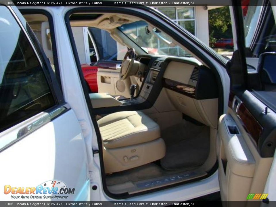 2006 Lincoln Navigator Luxury 4x4 Oxford White / Camel Photo #13