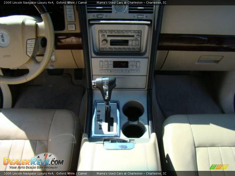 2006 Lincoln Navigator Luxury 4x4 Oxford White / Camel Photo #15