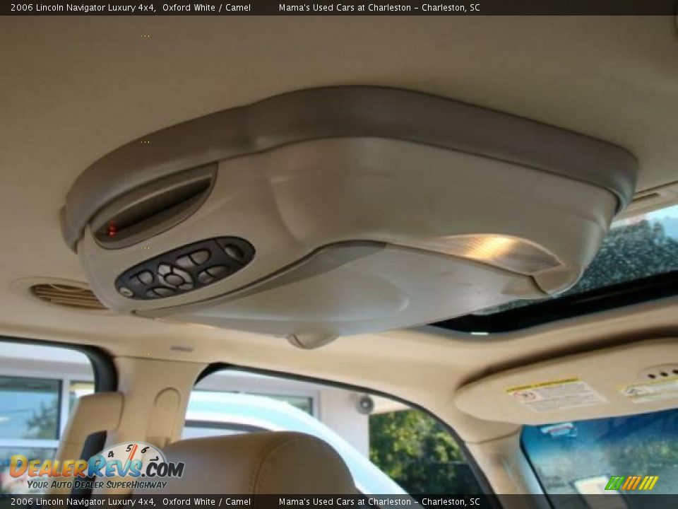 2006 Lincoln Navigator Luxury 4x4 Oxford White / Camel Photo #16
