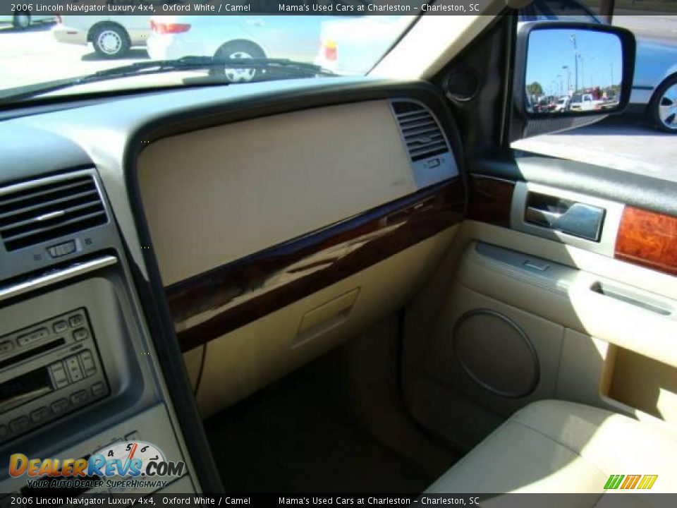 2006 Lincoln Navigator Luxury 4x4 Oxford White / Camel Photo #19
