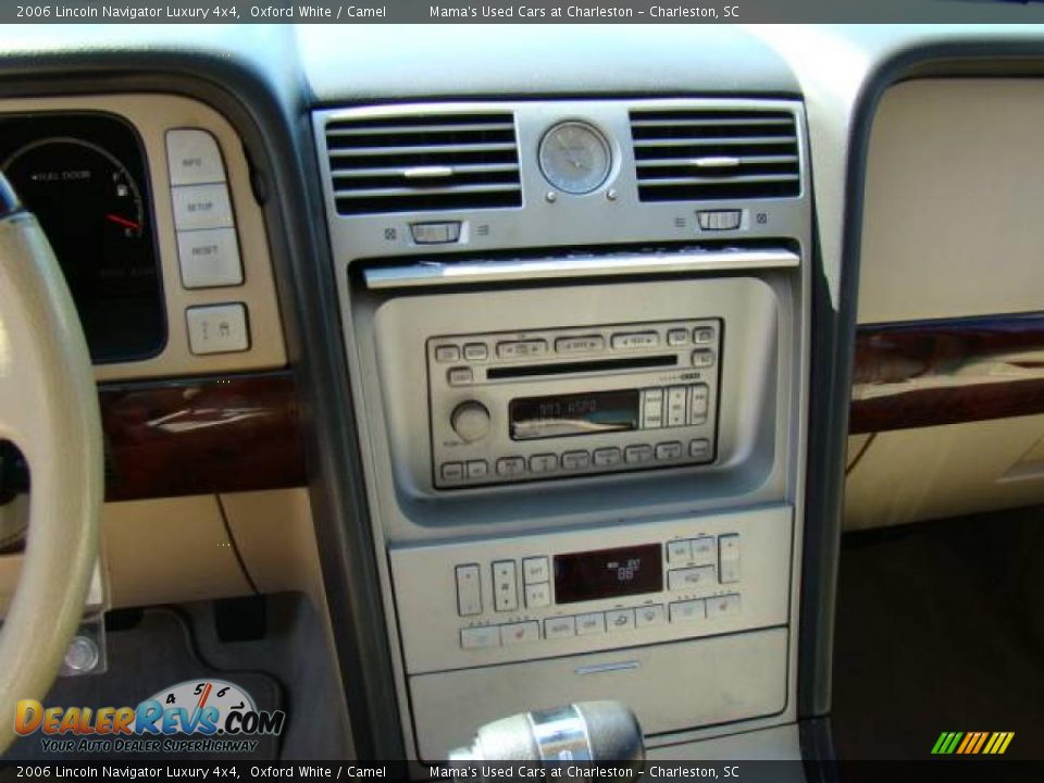 2006 Lincoln Navigator Luxury 4x4 Oxford White / Camel Photo #20