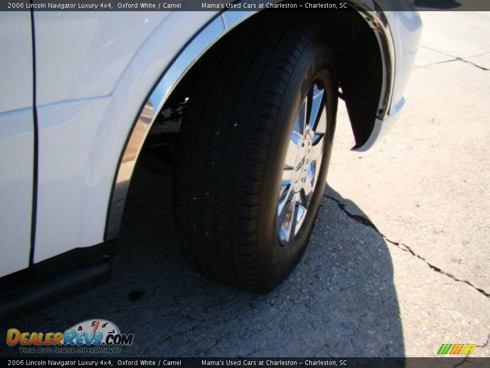 2006 Lincoln Navigator Luxury 4x4 Oxford White / Camel Photo #25