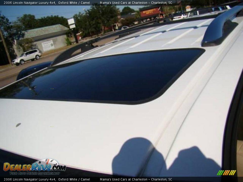 2006 Lincoln Navigator Luxury 4x4 Oxford White / Camel Photo #32