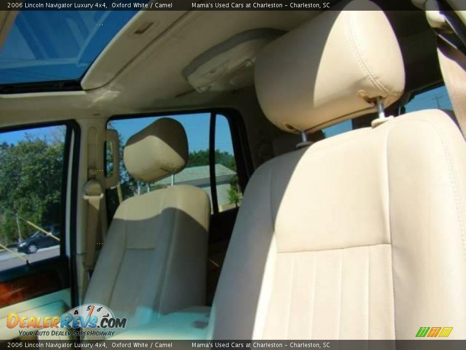 2006 Lincoln Navigator Luxury 4x4 Oxford White / Camel Photo #33